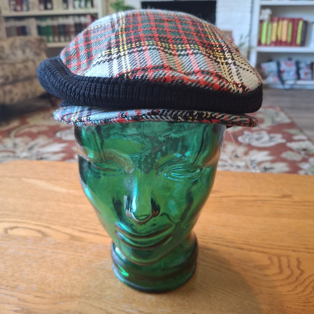 Clan Laird Wool Blend Plaid Flat Cap - Red and Black